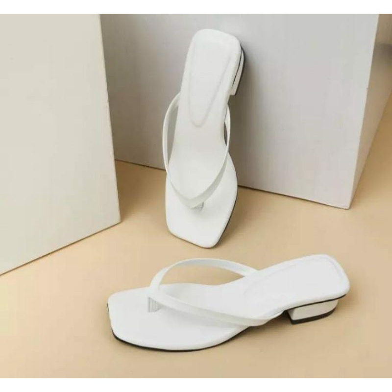 Sandal wanita hak 3 cm jepit simple kekinian