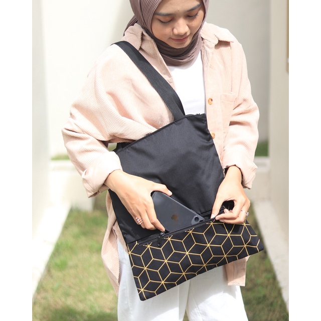 Tas Tote Bag Resleting Kanvas Pria Wanita SPNB Kode Kombinasi Cube
