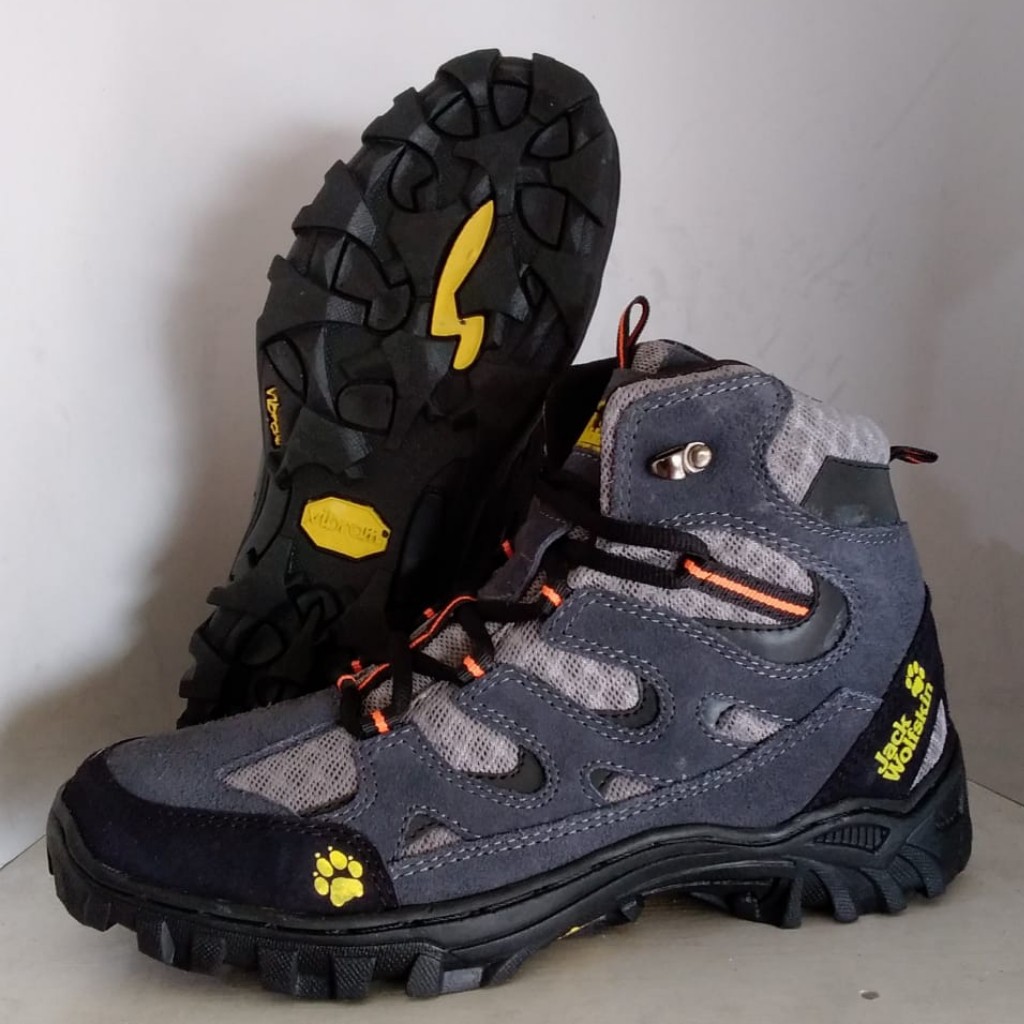 SEPATU GUNUNG  TERBARU JACKWOLFSKIN SOL RUBBER VIBRAM GRADE ORI