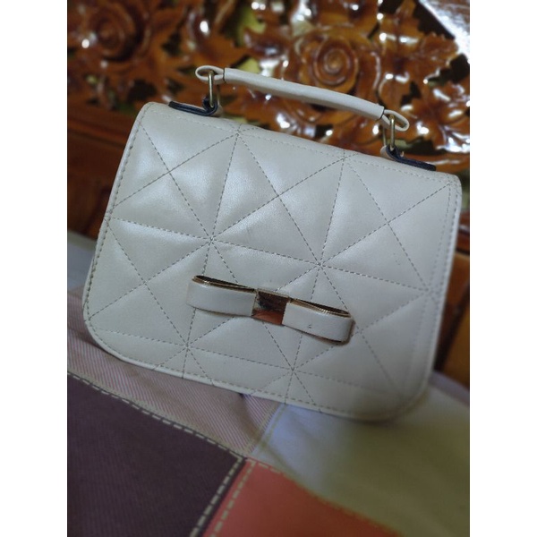 tas kulit putih