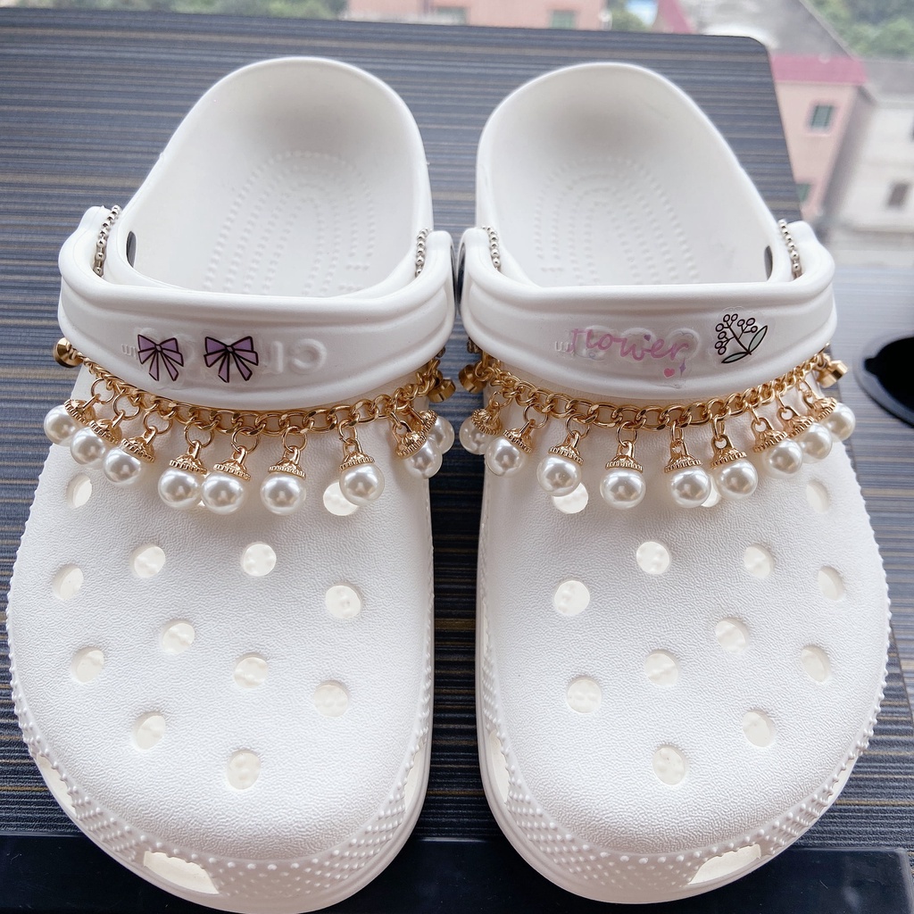 Charms Crocs Jibitz Rantai Manik-Manik Berlian Mutiara Bahan Metal Untuk Dekorasi Sepatu Wanita