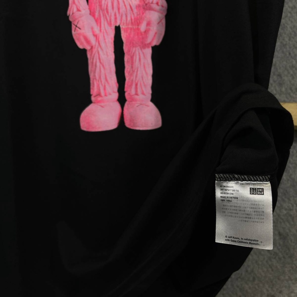 KAOS TSHIRT UNIQLO X KAWS PINK LENGAN PENDEK MIRROR FULLTAG