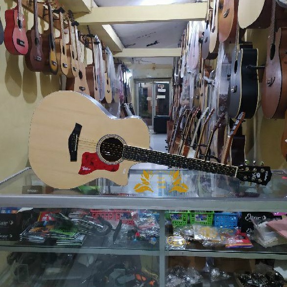 gitar hakerta Taylor natural doft