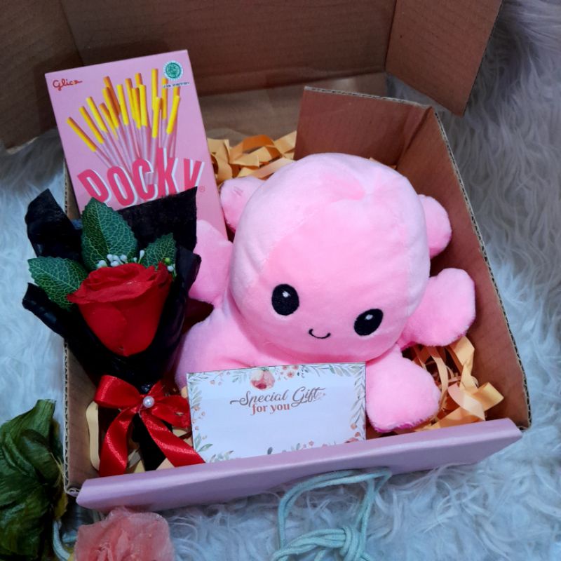 Hampers Boneka Tiktok Gurita Octopus Reversible Buket Bunga / Hampers Cewek Murah Cantik / Kado Ulang Tahun Sahabat Bestie / Hadiah Ultah Cewek / Kado Cewek / Hadiah Anniversary Semprotulation Gift Box / Kado Wisuda Graduation Kelulusan