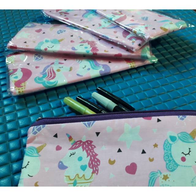 

Tempat Pensil Unicorn