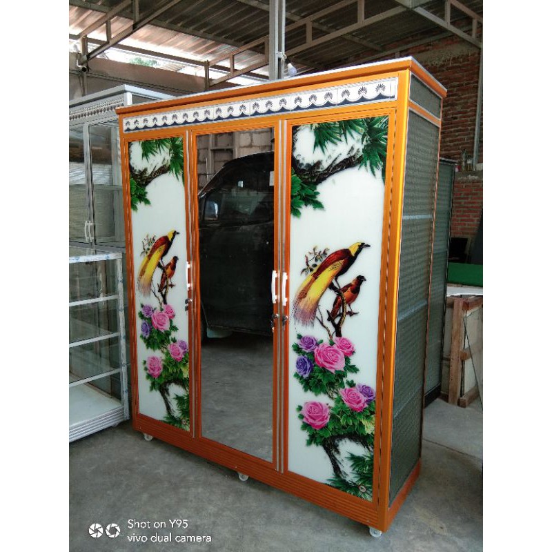 lemari pintu 3 jumbo / almari etalase alumunium /lemari pakaian bukan plastik