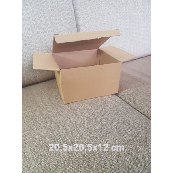 

Kardus Box uk. 20,5x20,5x12 cm Kotak Karton Die Cut