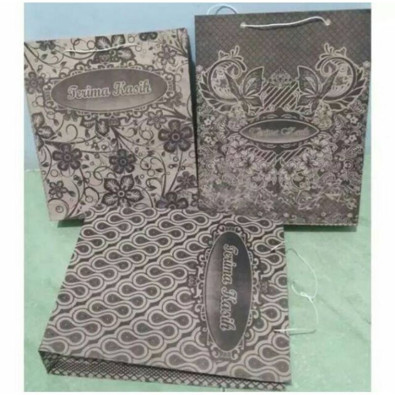 

GROSIR 100 PCS PAPERBAG MOTIF BATIK MACAM UKURAN