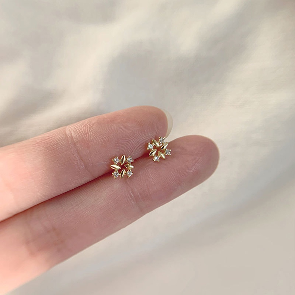 Anting Tusuk Berlian mini Model hollow Untuk Wanita