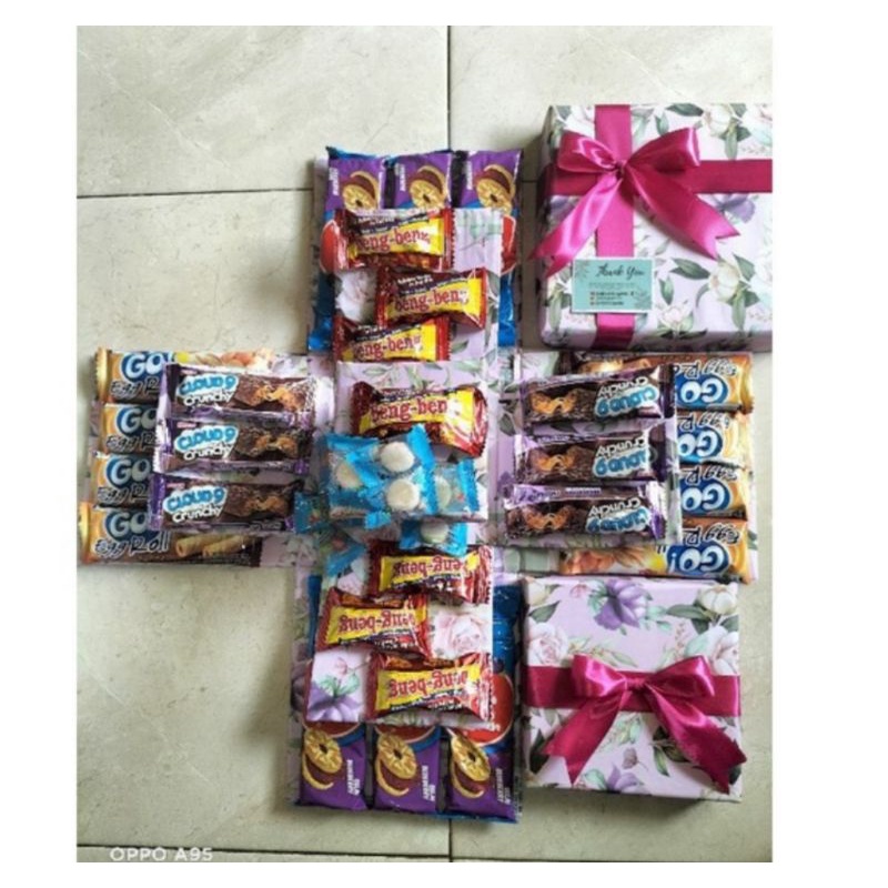 

TERMURAH Kado box isi snack cocok untuk ultah