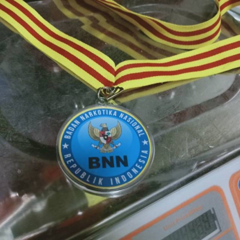 

MEDALI INSERT PAPER BULAT 7CM TANPA TALI DAN TANPA GAMBAR