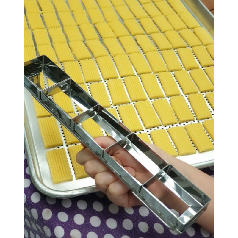

Cutter Cookies / Alat Pemotong Kue
