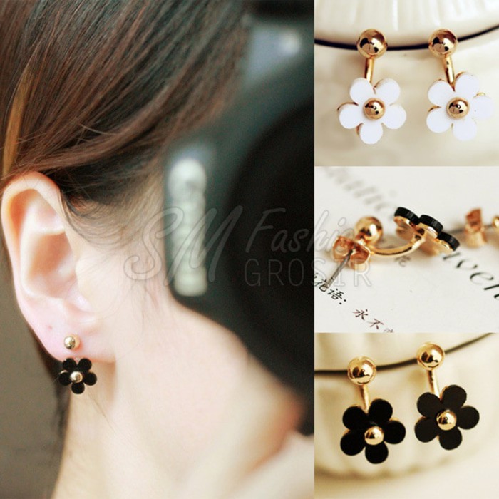 Anting Import Korea Simple Bentuk Bunga Daisy Hitam Putih E2930 White