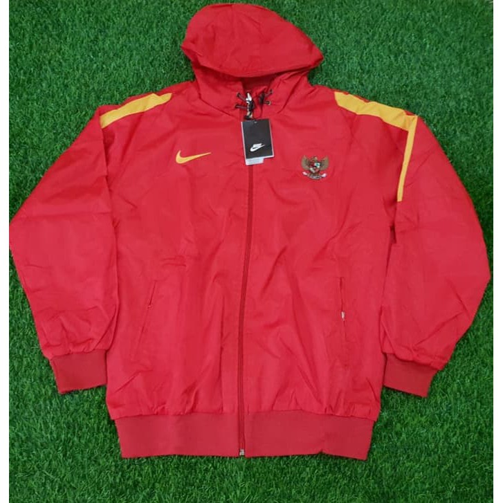 PAKAIAN OLAH RAGA JAKET BOLA JAKET PARASUT WATERPROOF BULAK BALIK TIMNAS INDONESIA MERAH GRADE ORI