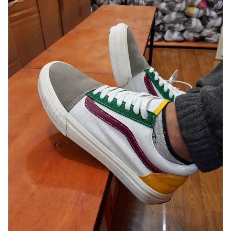 Vans Sepatu Pria Promo