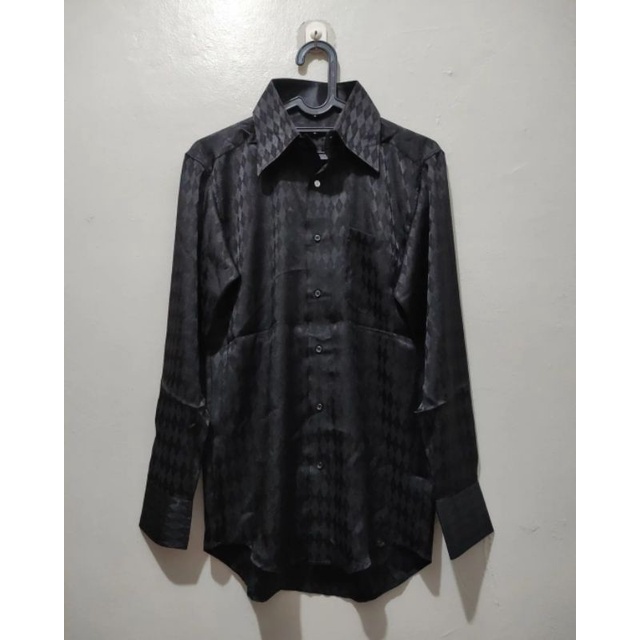 kemeja silk hitam vintage