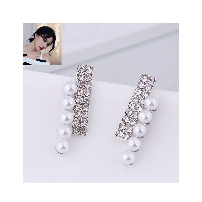 LRC Anting Tusuk Fashion Gold Rhinestone Pearl Earrings A59183