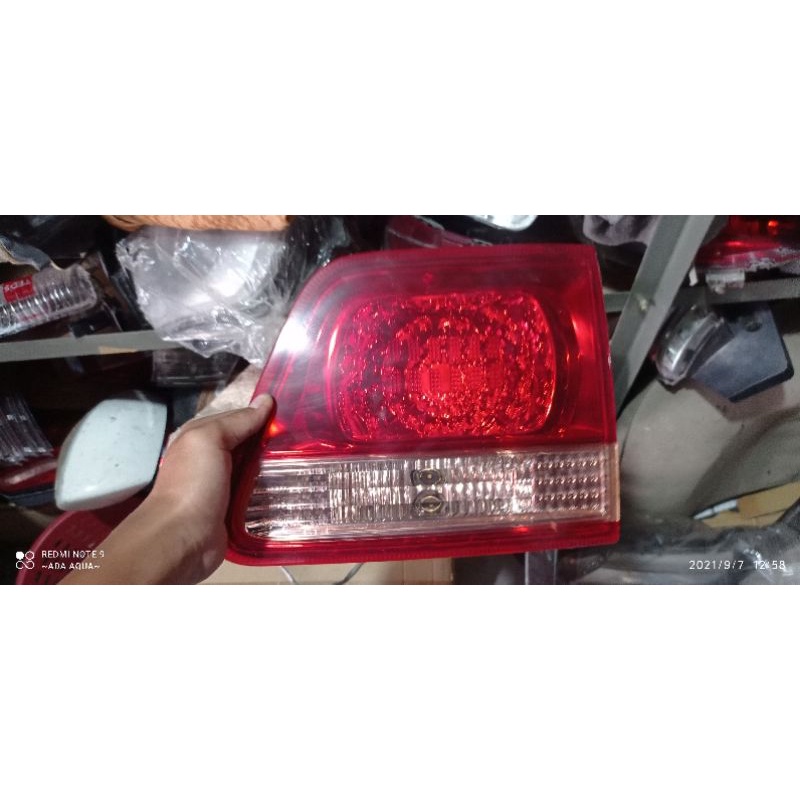 leflektor lampu bagasi toyota fortuner 2005 old