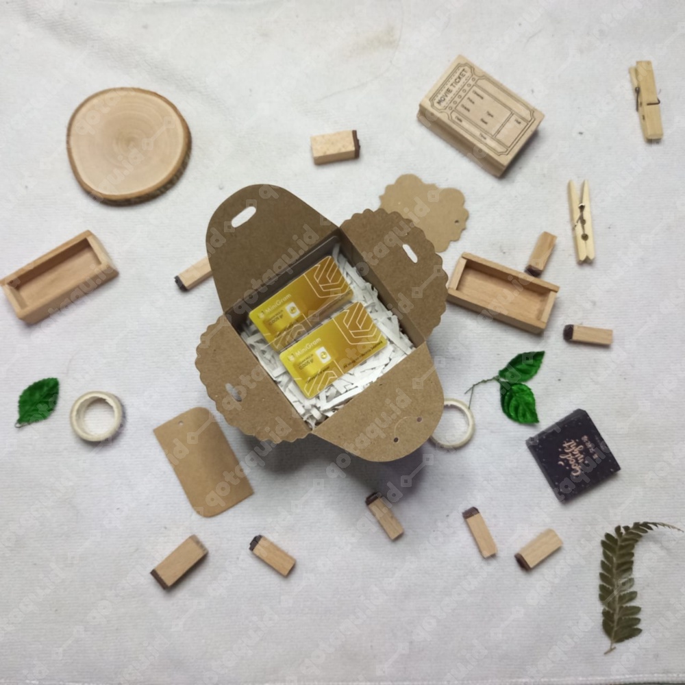 

QOTAQU Kotak Kado | Gift Box | Hampers Box | Cookies Box 9 x 9 x 6 cm