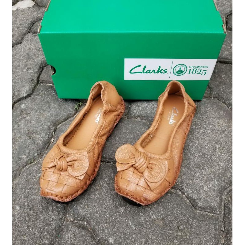 sepatu clarks