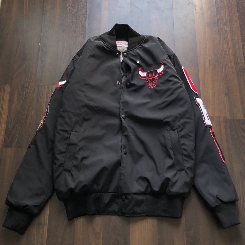 JAKET VARSITY CHICAGO BULLS - CHI BORDIR HITAM FULLTAG PREMIUM MIRROR 1:1 ORIGINAL VARSITY BOM