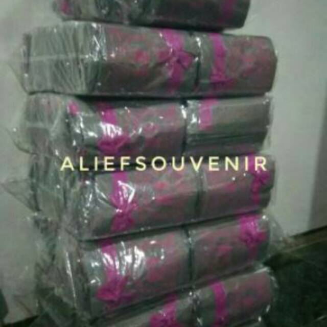 

Tas goodie bag souvenir pernikahan/tas undangan pernikahan spunbound