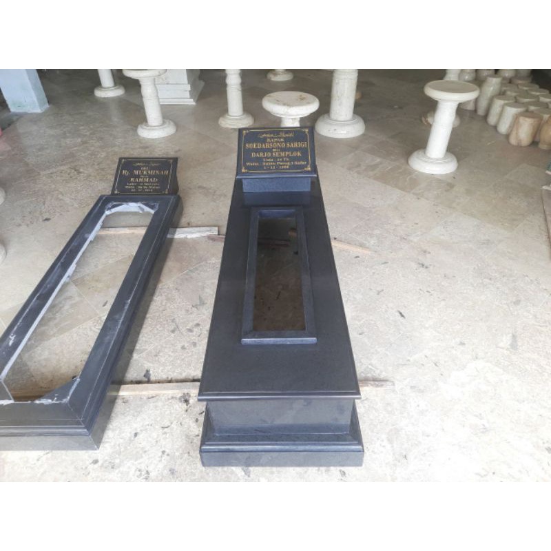 Kijing Granit Minimalis Kaligrafi Lubang Lis