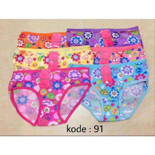 Celana dalam wanita motif / bunga motif