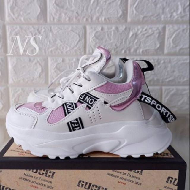 Sepatu wanita ( HARAJUKU SNEAKERS )