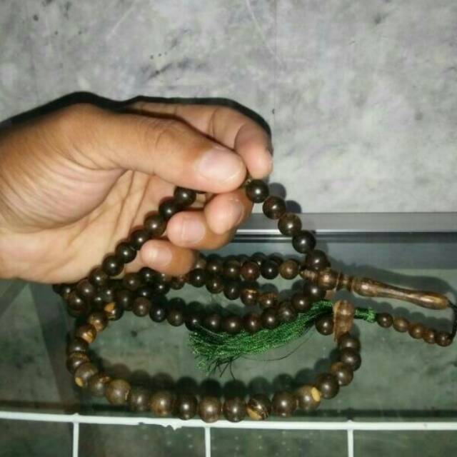 Tasbih gaharu hitam