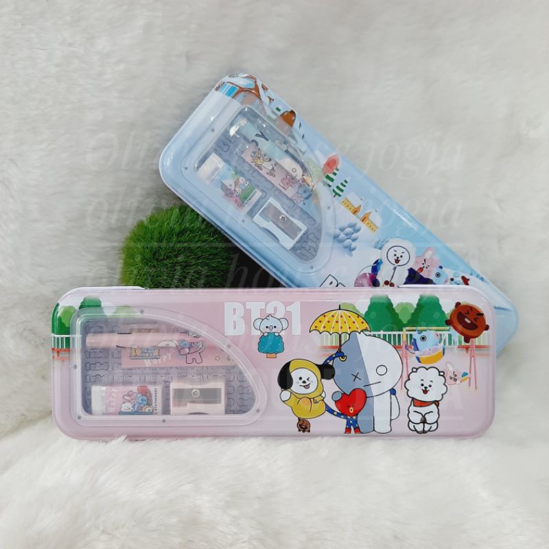 

Tempat Pensil BTS Kaleng LPY99-2 Pencil Case BTS Kpop Kaleng LPY99-2 Warna Soft Kotak Pensil BTS Kpop Kaleng Panjang