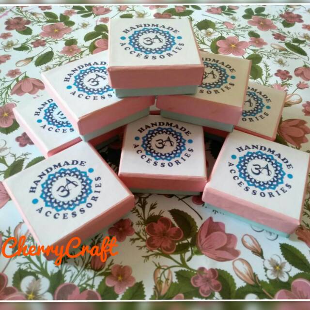 

Kotak Packing Acc Kado ukuran 6x6x2 cm cetak nama