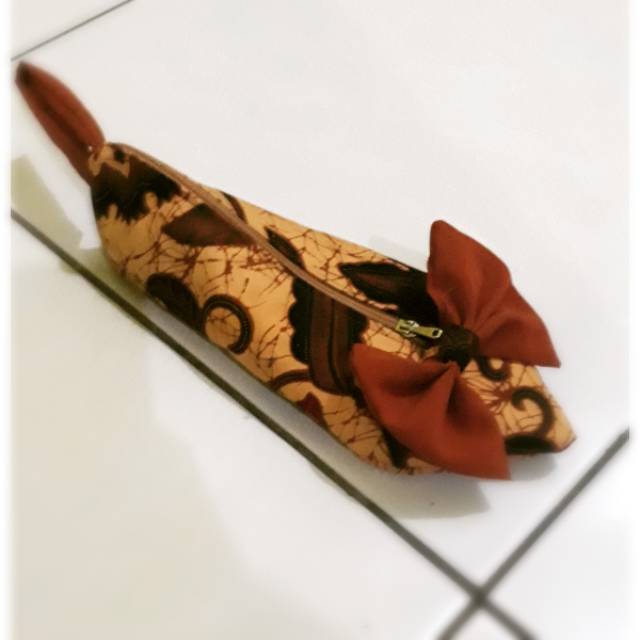 

tempat pensil sepatu