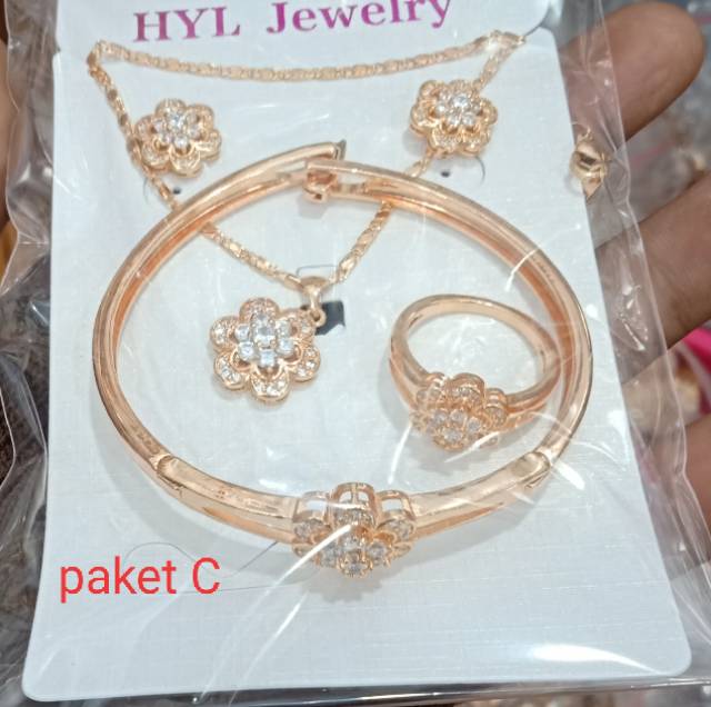 Xuping set wanita dewasa (kalung+gelang+anting+cincin) lapis emas dgn mata zircon