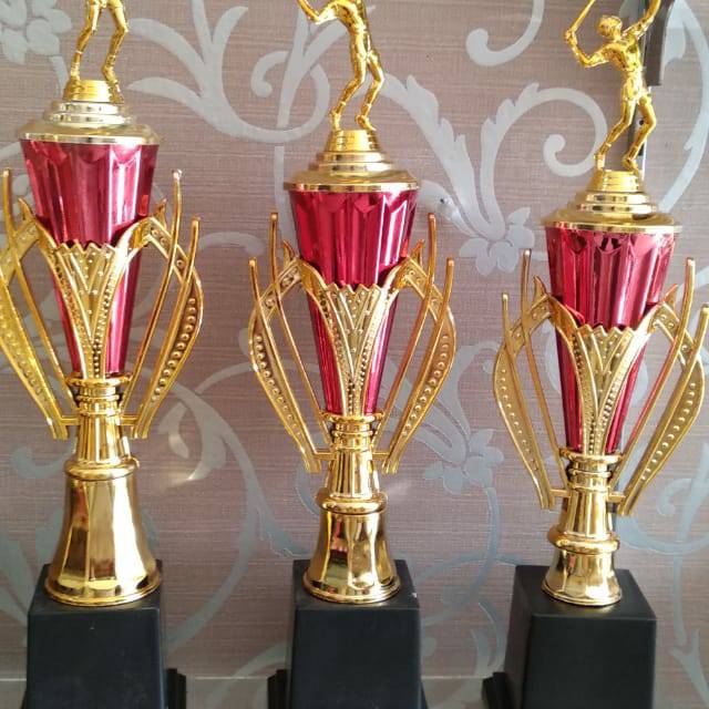 piala set kejuaraan badminton