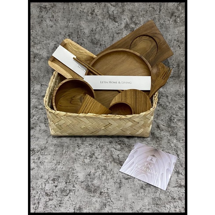 

Premium Hampers Piring Peralatan Makan Kayu Jati Asli