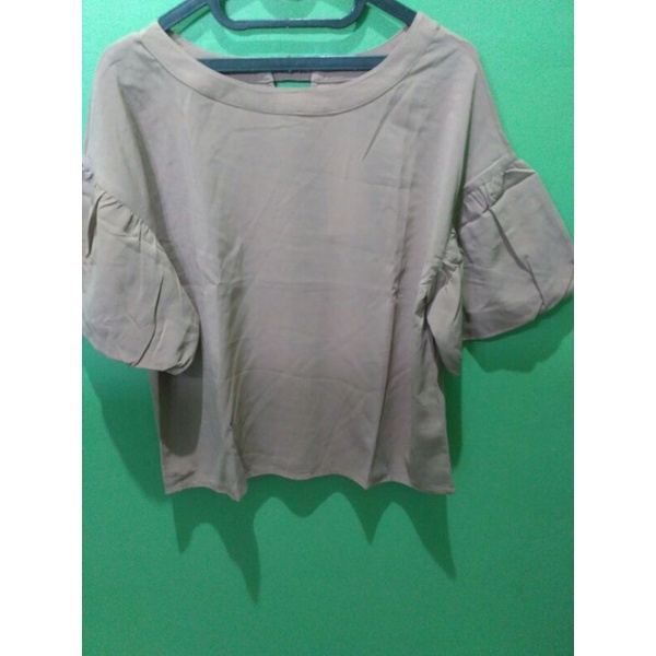 Blouse lengan pendek balon warna coklat milo mof037