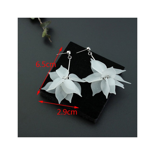 LRC Anting Tusuk Sweet Silver Color Leaf Pendant Decorated Color Matching Simple Earrings