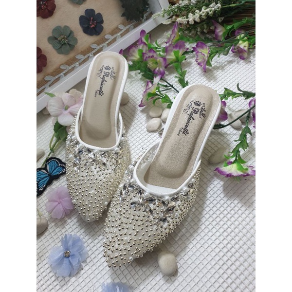 sepatu larrisma putih tinggi 5cm