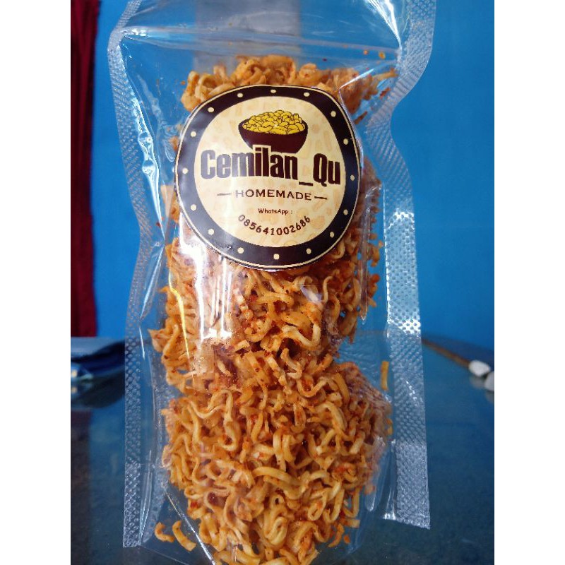 

Mie kriwil/mie pedas/cemilan