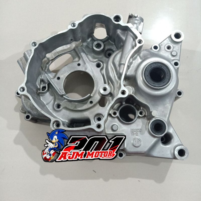 crankcase kiri - rengkes kalter L yamaha New r15 vva v3 kode BK6 original