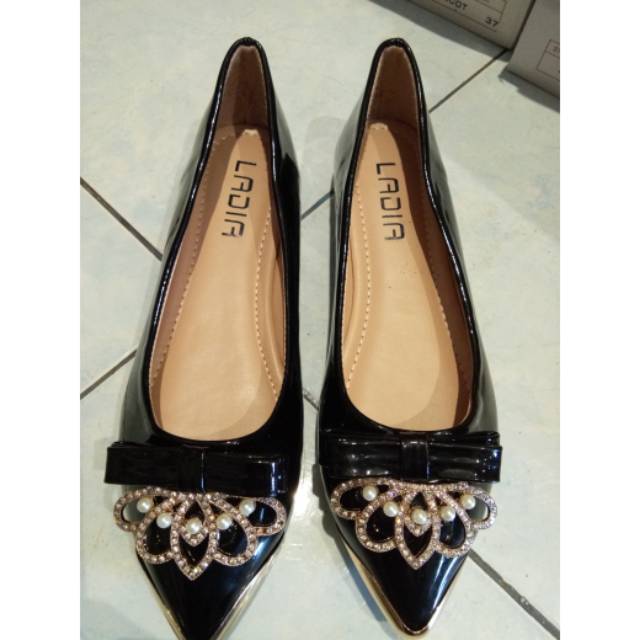 Sale cuci gudang sepatu  flatshoes import murah