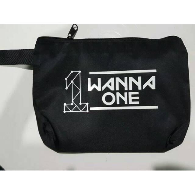 

Tas pensil/tempat kosmetik wanna one
