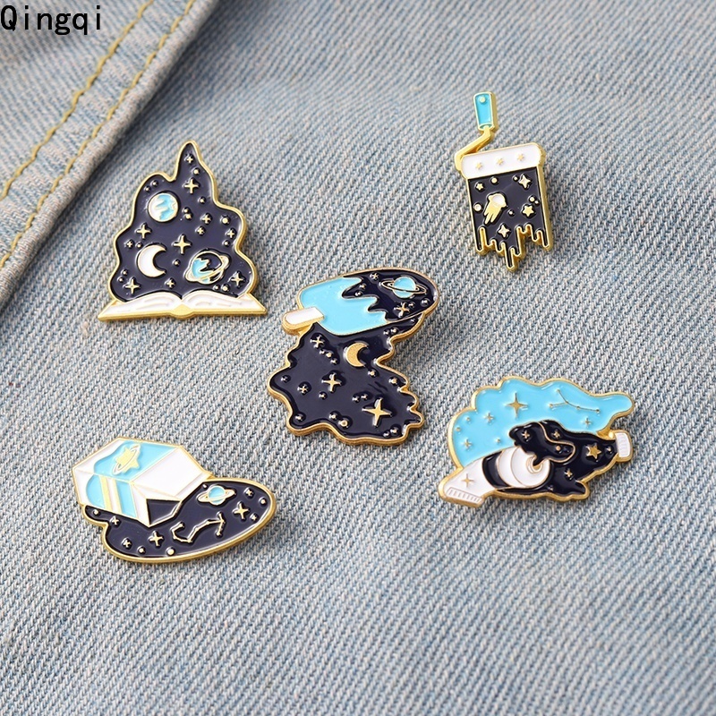 Bros Pin Enamel Desain Galaxy Luar Angkasa Bulan Bintang Planet Bahan Metal Untuk Aksesoris Topi Ransel