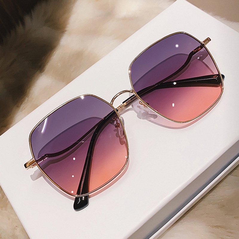 Korean Shade Kacamata Hitam Wanita Metal Square Frame UV400