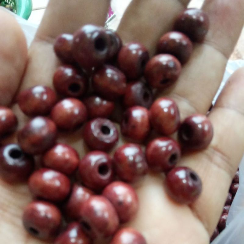 MANIK-MANIK-MANIK KAYU-MEROBCE