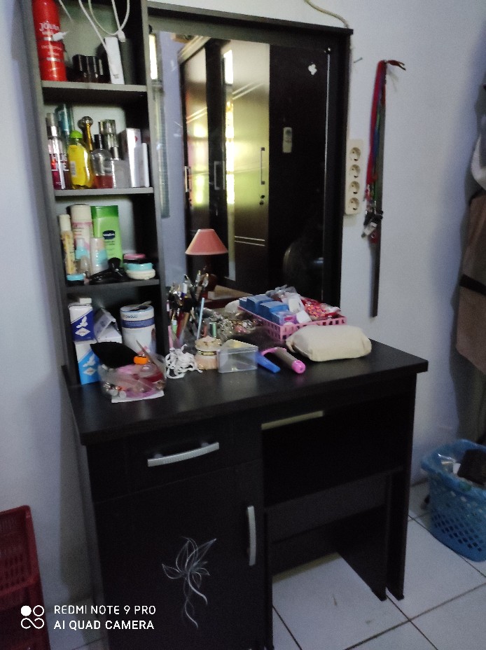 Meja Rias Mr 525