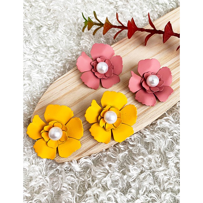 LRC Anting Tusuk Fashion Alloy Pearl Flower Earrings F799XX