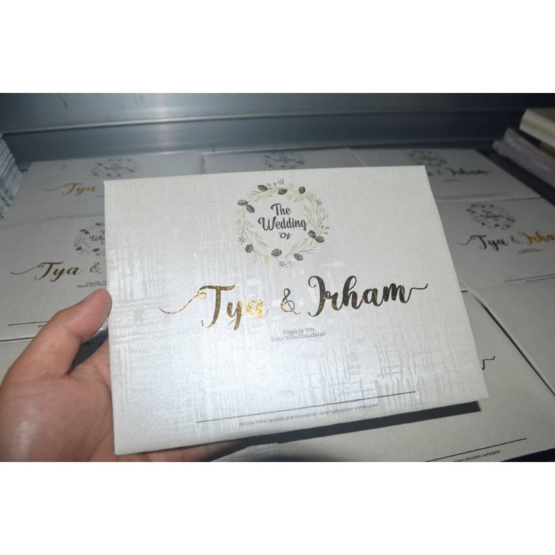 

Undangan Amplop Soft Cover (Laminasi Emas)