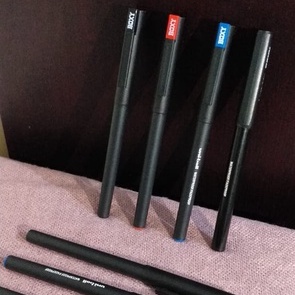 

Pulpen Boxy Uni Ball 0.5 mm (Tinta Biru, Merah, Hitam) / Boxy Mitsubishi 0.3 mm (Tinta Hitam)